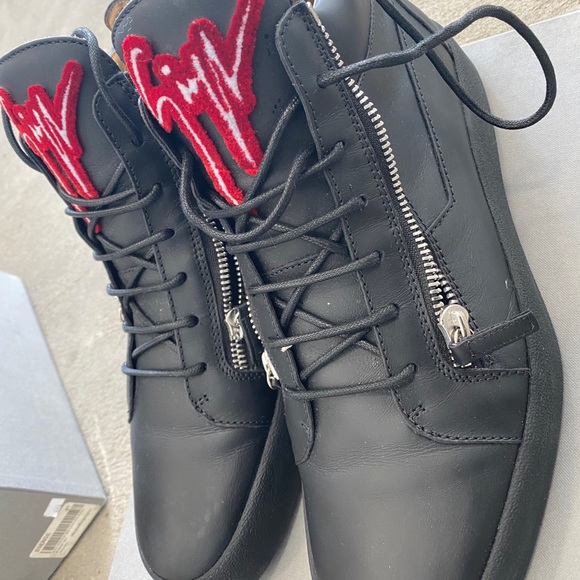 Designer Shoes - Picture 2 of 5